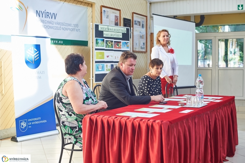 Rajz pályázat eredményhirdetése a Petőfi iskolában- fotó Szarka Lajos