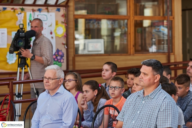 Rajz pályázat eredményhirdetése a Petőfi iskolában- fotó Szarka Lajos