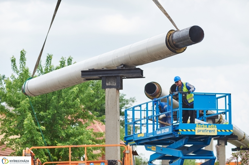 Távhő vezeték eltávolítása az Ibolya utcán - fotó Szarka Lajos