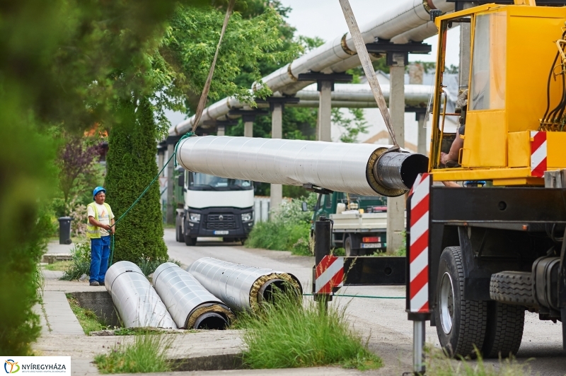 Távhő vezeték eltávolítása az Ibolya utcán - fotó Szarka Lajos
