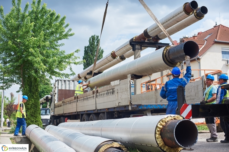 Távhő vezeték eltávolítása az Ibolya utcán - fotó Szarka Lajos