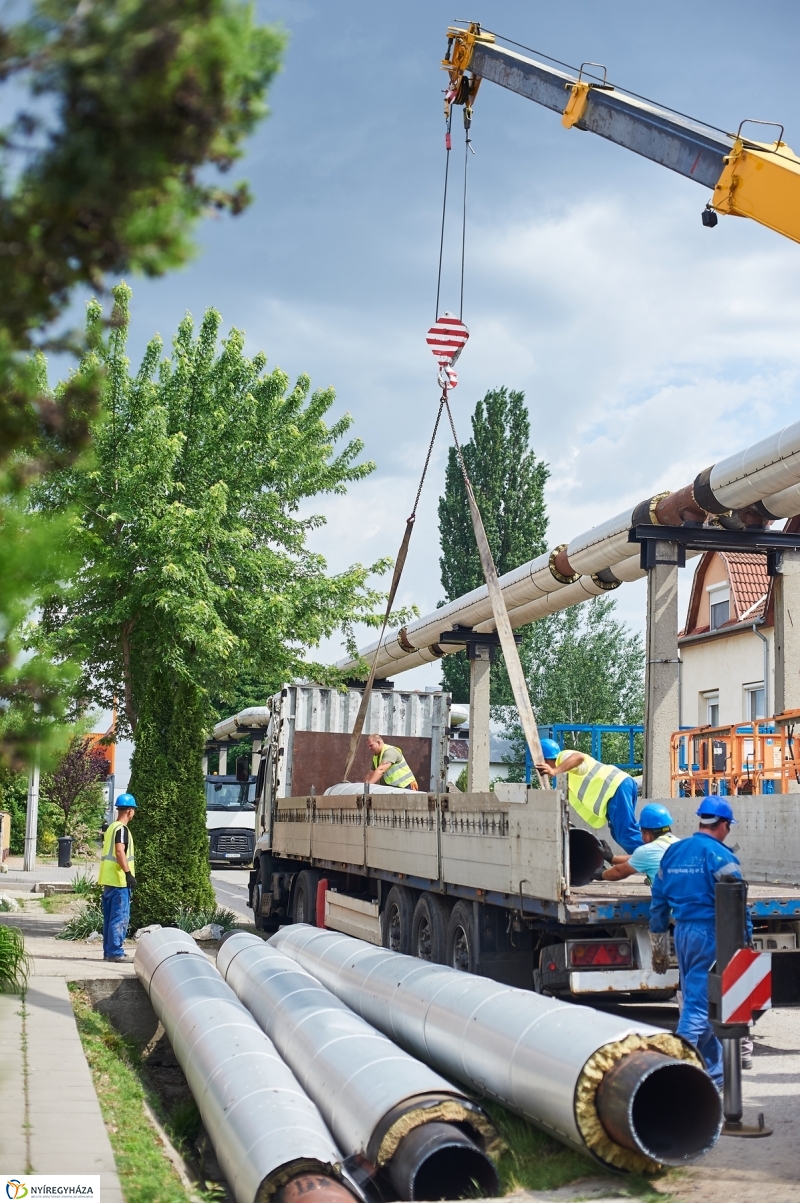 Távhő vezeték eltávolítása az Ibolya utcán - fotó Szarka Lajos