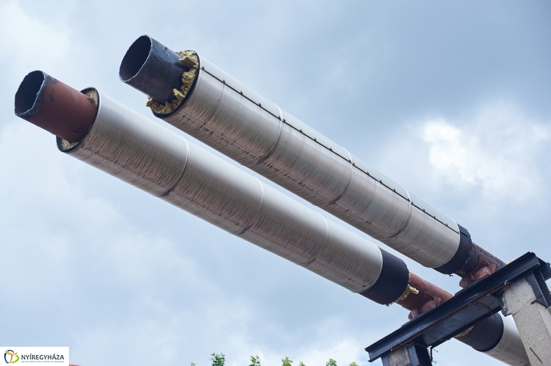 Távhő vezeték eltávolítása az Ibolya utcán - fotó Szarka Lajos