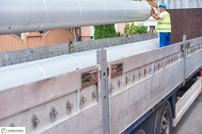 Távhő vezeték eltávolítása az Ibolya utcán - fotó Szarka Lajos