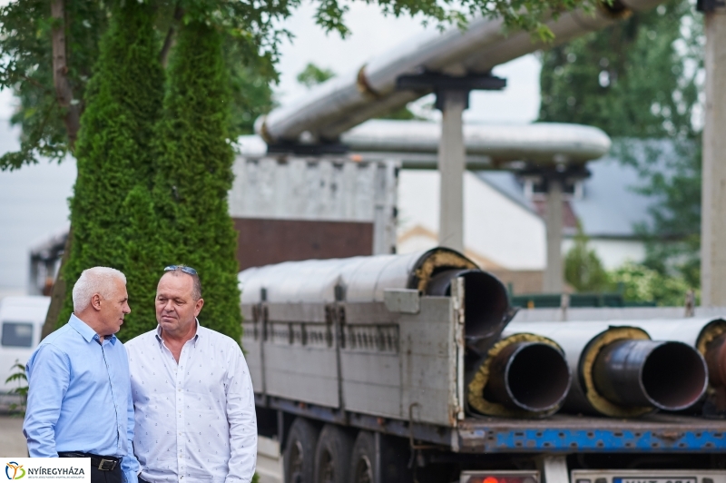 Távhő vezeték eltávolítása az Ibolya utcán - fotó Szarka Lajos