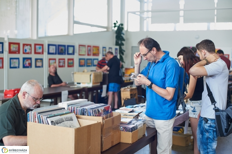 Lemezbörze Nyíregyházán - fotó Szarka Lajos