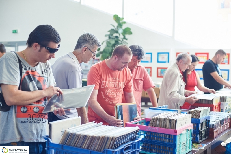 Lemezbörze Nyíregyházán - fotó Szarka Lajos