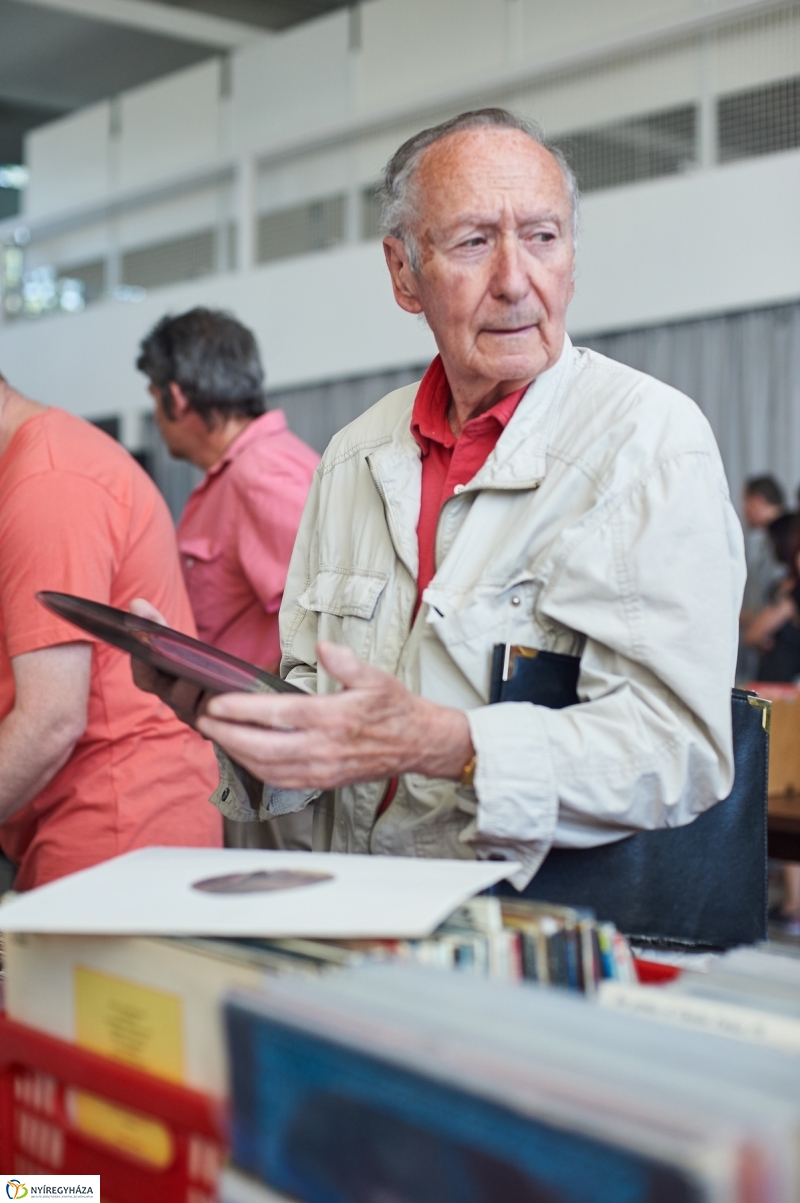 Lemezbörze Nyíregyházán - fotó Szarka Lajos