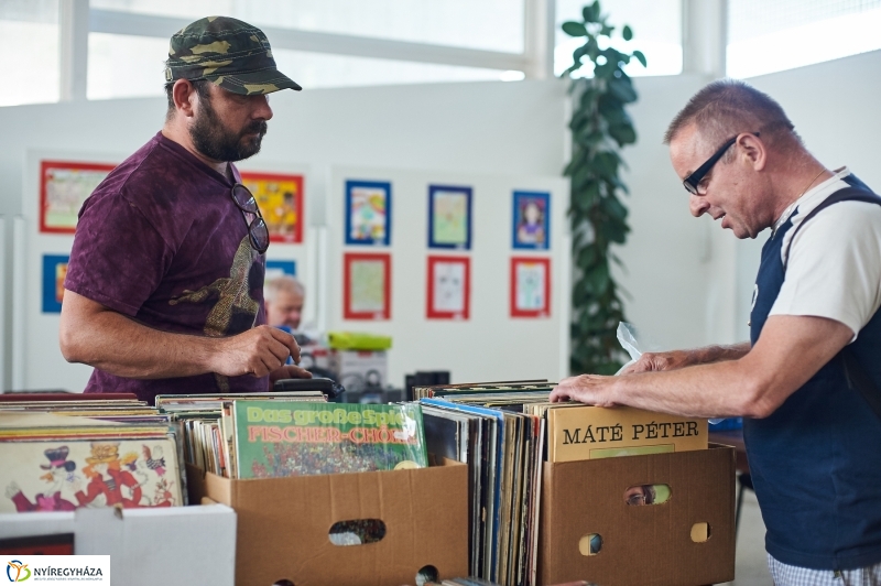 Lemezbörze Nyíregyházán - fotó Szarka Lajos