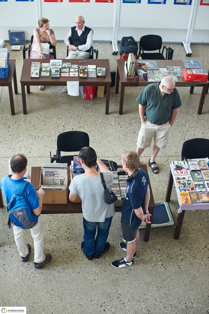Lemezbörze Nyíregyházán - fotó Szarka Lajos