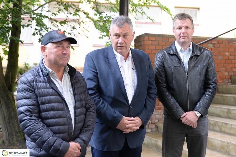 Útátadás a Sóstói úti kórházban - fotó Trifonov Éva