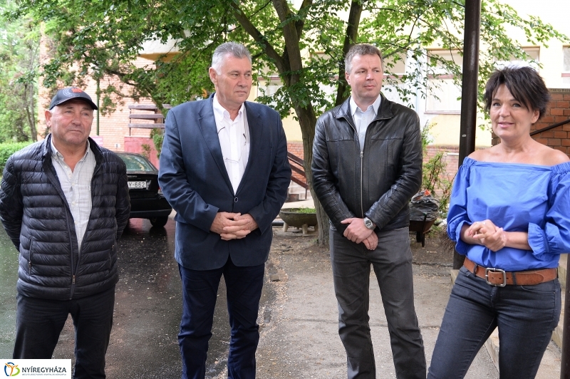 Útátadás a Sóstói úti kórházban - fotó Trifonov Éva