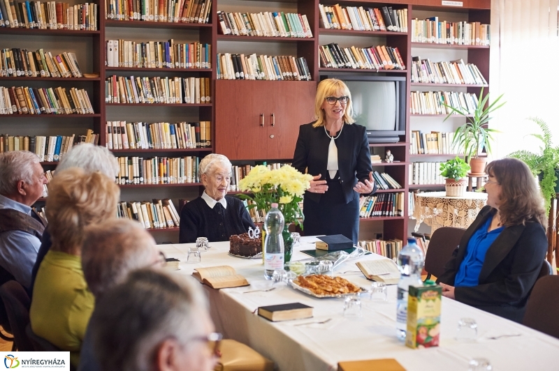 Szépkorú köszöntése-Péter Jolán - fotó Szarka Lajos