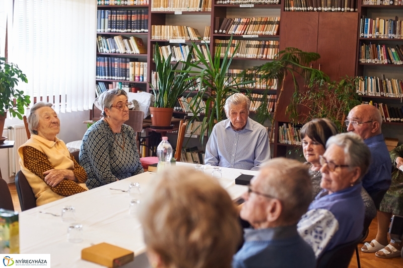 Szépkorú köszöntése-Péter Jolán - fotó Szarka Lajos