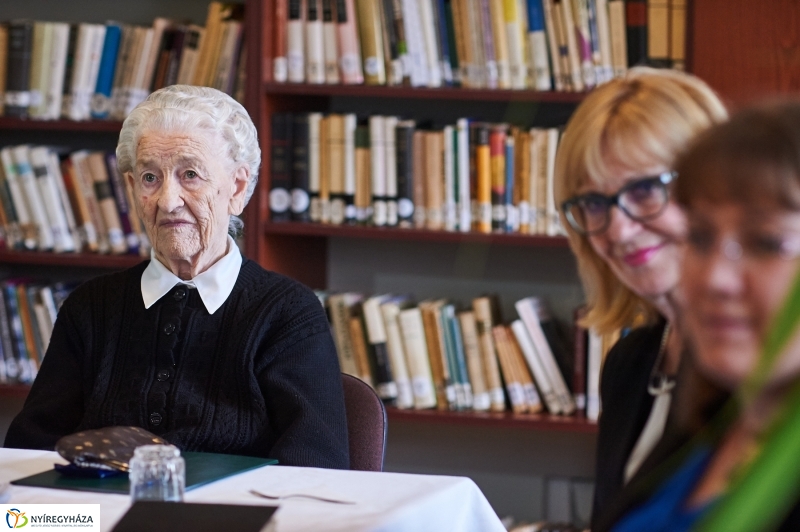 Szépkorú köszöntése-Péter Jolán - fotó Szarka Lajos