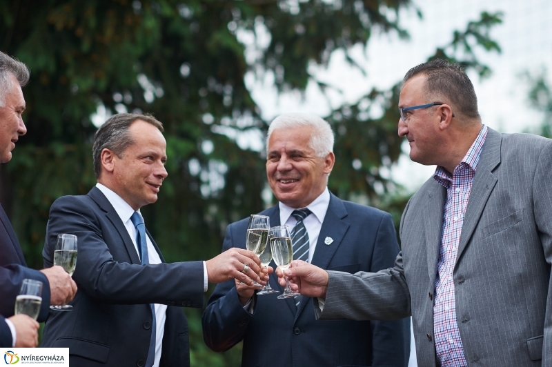 Hübner Beach Volleyball Centrum átadó - fotó Szarka Lajos