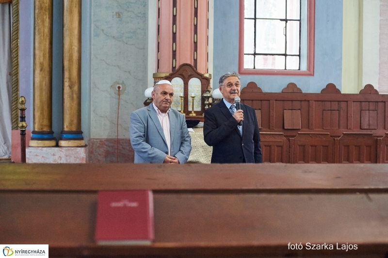 Emlékfa ültetés a Zsinagógánál - fotó Szarka Lajos