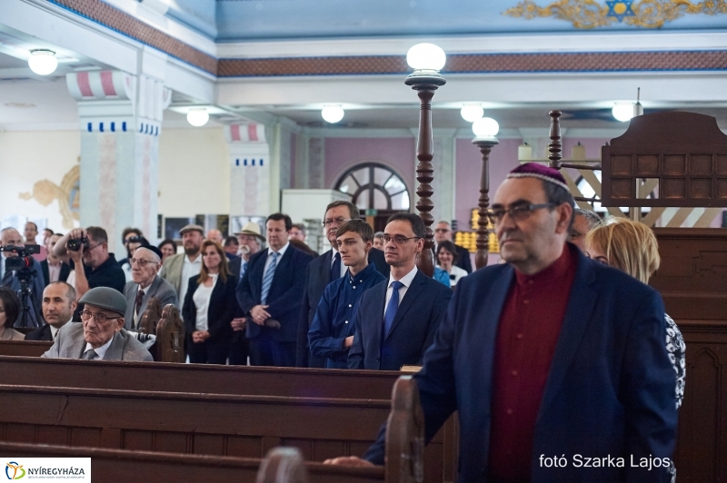 Emlékfa ültetés a Zsinagógánál - fotó Szarka Lajos
