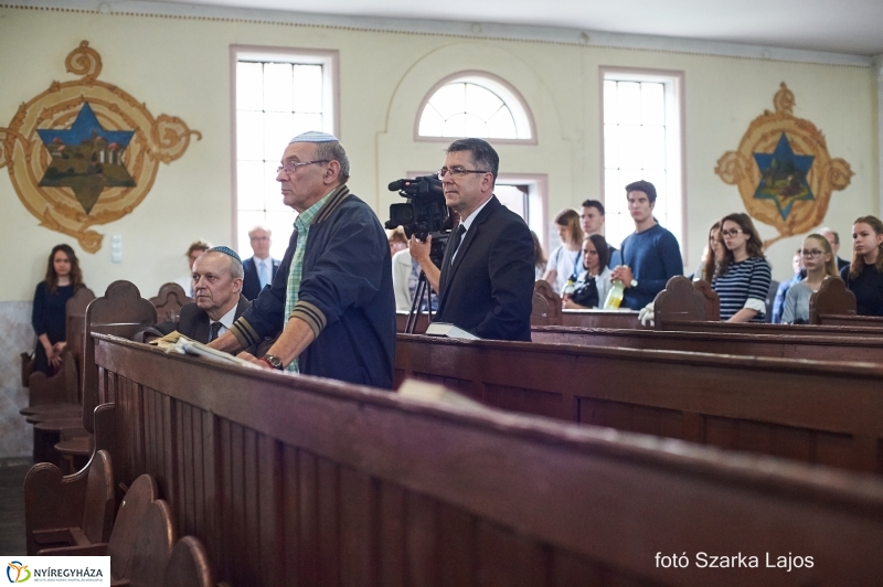 Emlékfa ültetés a Zsinagógánál - fotó Szarka Lajos