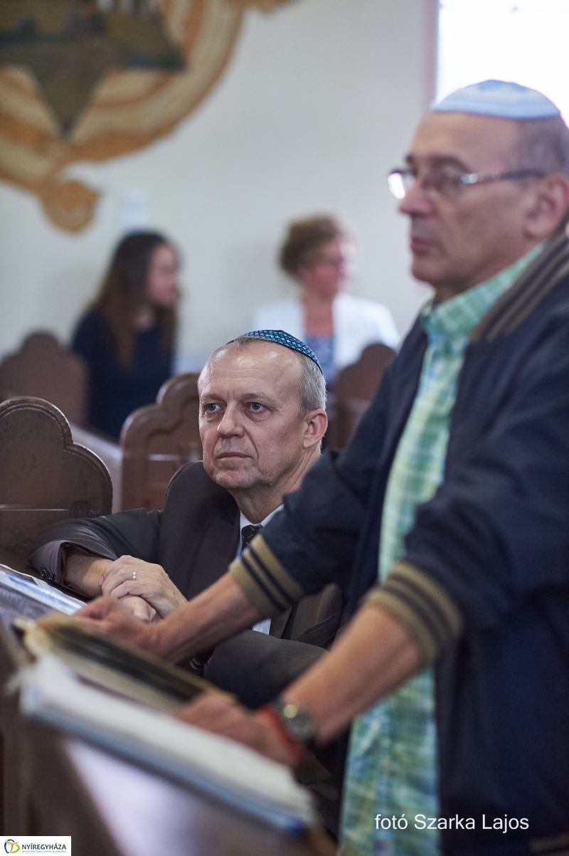 Emlékfa ültetés a Zsinagógánál - fotó Szarka Lajos