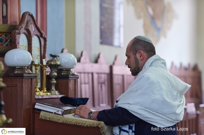 Emlékfa ültetés a Zsinagógánál - fotó Szarka Lajos