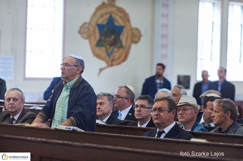 Emlékfa ültetés a Zsinagógánál - fotó Szarka Lajos