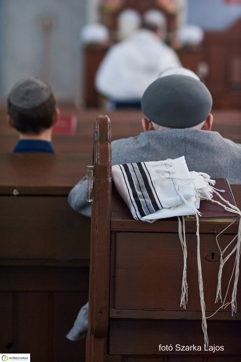 Emlékfa ültetés a Zsinagógánál - fotó Szarka Lajos