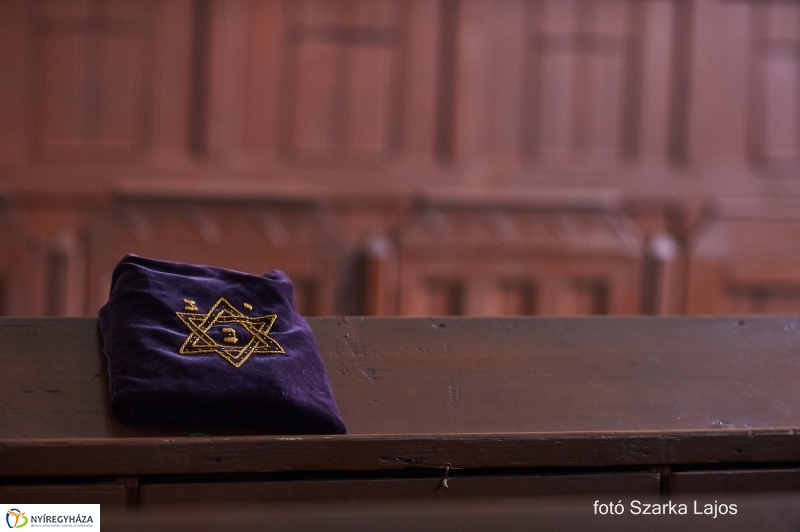 Emlékfa ültetés a Zsinagógánál - fotó Szarka Lajos