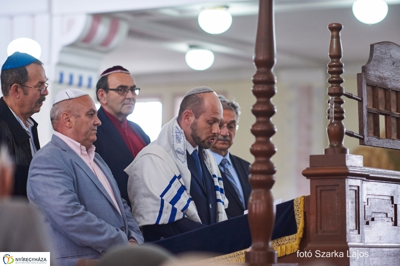 Emlékfa ültetés a Zsinagógánál - fotó Szarka Lajos