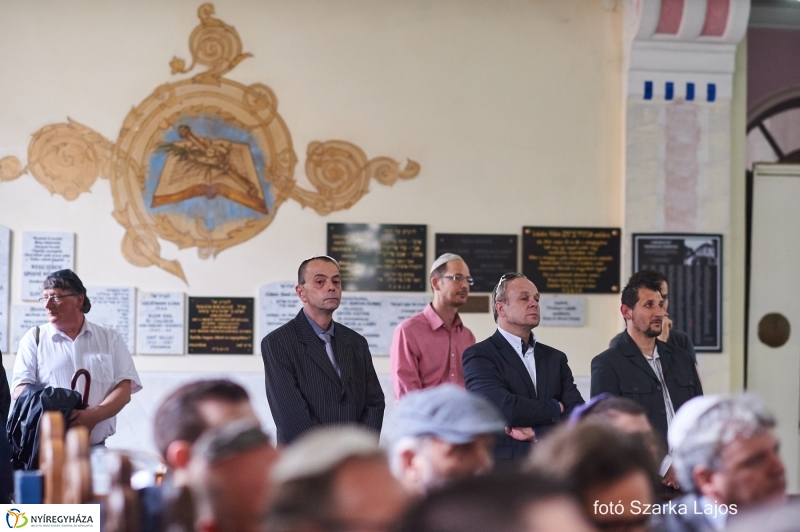 Emlékfa ültetés a Zsinagógánál - fotó Szarka Lajos