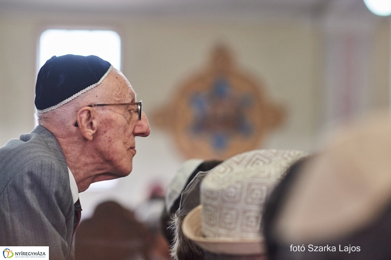 Emlékfa ültetés a Zsinagógánál - fotó Szarka Lajos