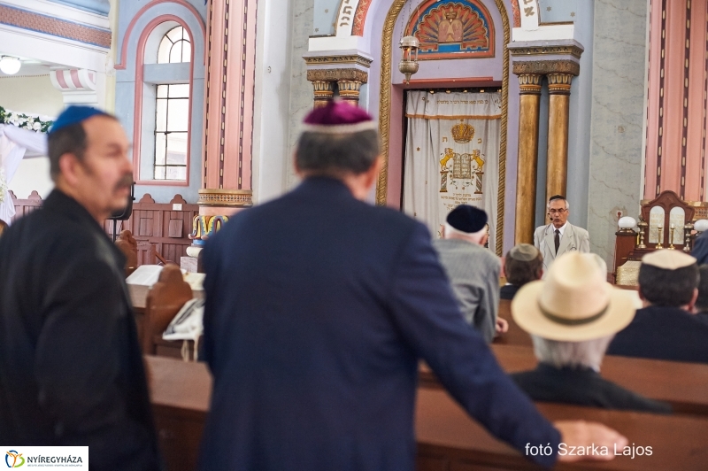 Emlékfa ültetés a Zsinagógánál - fotó Szarka Lajos