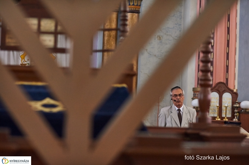 Emlékfa ültetés a Zsinagógánál - fotó Szarka Lajos