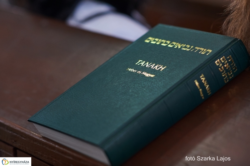 Emlékfa ültetés a Zsinagógánál - fotó Szarka Lajos