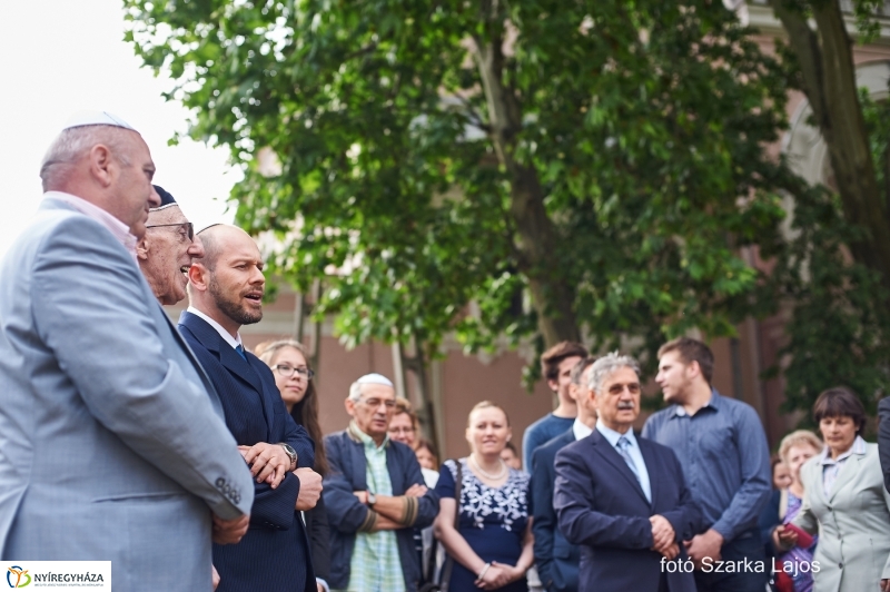 Emlékfa ültetés a Zsinagógánál - fotó Szarka Lajos