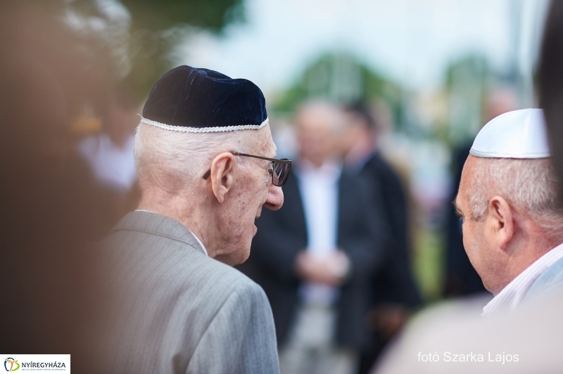 Emlékfa ültetés a Zsinagógánál - fotó Szarka Lajos