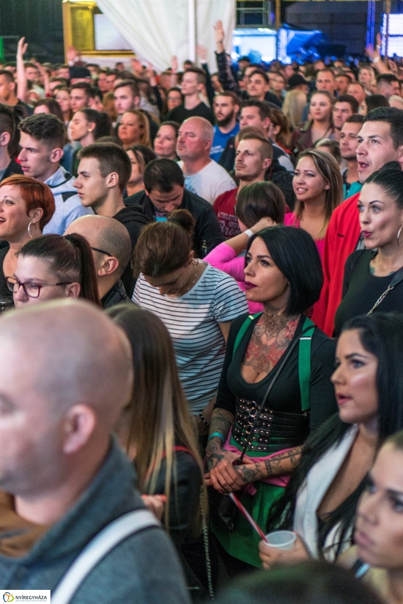 Fergeteges Majka&Curtis koncert a FŐHE színpadán - fotó Kohut Árpád