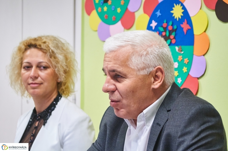 Bölcsődei felújítások sajtótájékoztató - fotó Szarka Lajos