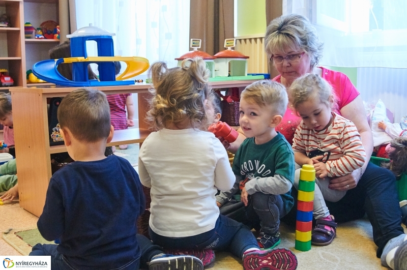 Bölcsődei felújítások sajtótájékoztató - fotó Szarka Lajos