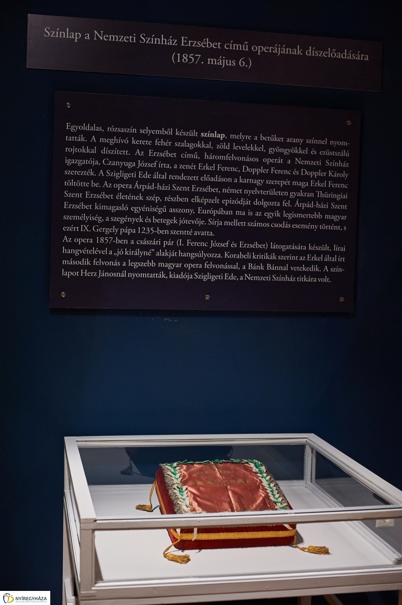 Kamarakiállítás a múzeumban - fotó Szarka Lajos