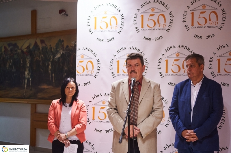 Kamarakiállítás a múzeumban - fotó Szarka Lajos