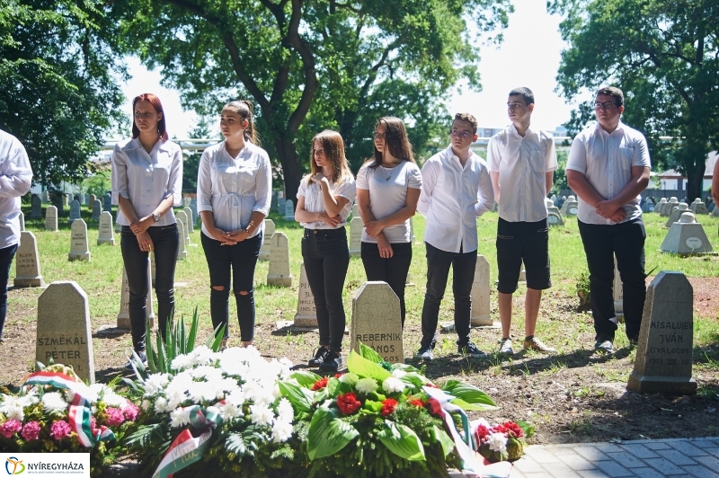 Emlékezés a Hősök Temetőjében - fotó Szarka Lajos