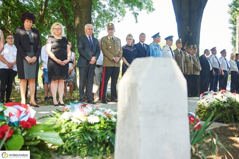 Emlékezés a Hősök Temetőjében - fotó Szarka Lajos