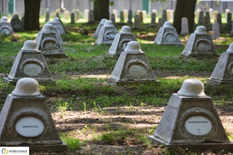Emlékezés a Hősök Temetőjében - fotó Szarka Lajos