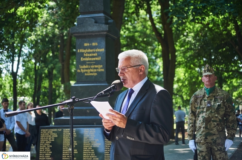 Emlékezés a Hősök Temetőjében - fotó Szarka Lajos