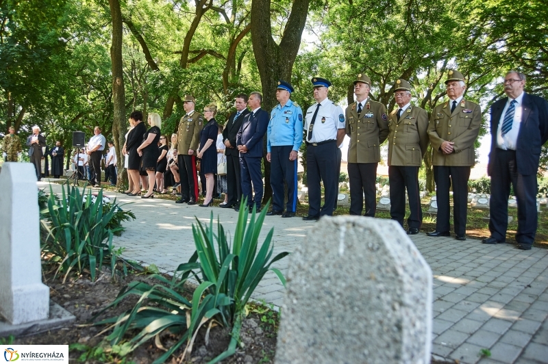 Emlékezés a Hősök Temetőjében - fotó Szarka Lajos