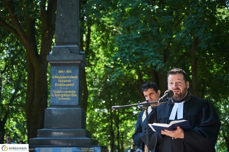 Emlékezés a Hősök Temetőjében - fotó Szarka Lajos