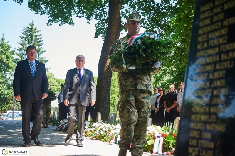 Emlékezés a Hősök Temetőjében - fotó Szarka Lajos