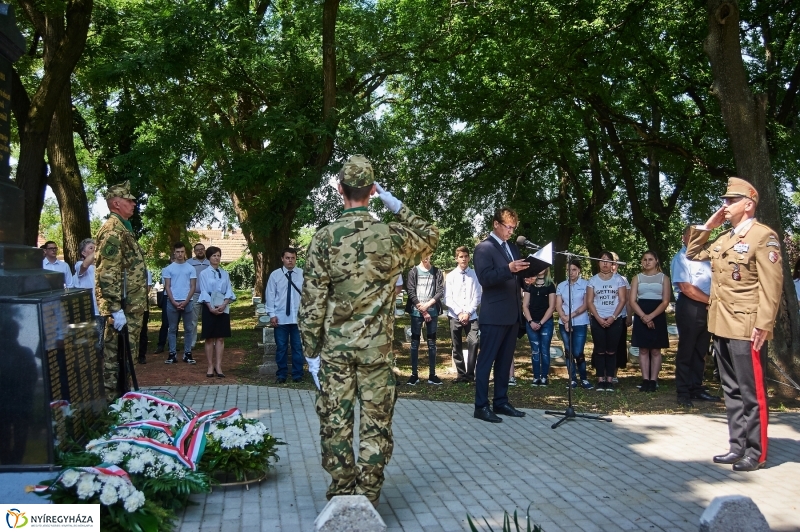 Emlékezés a Hősök Temetőjében - fotó Szarka Lajos