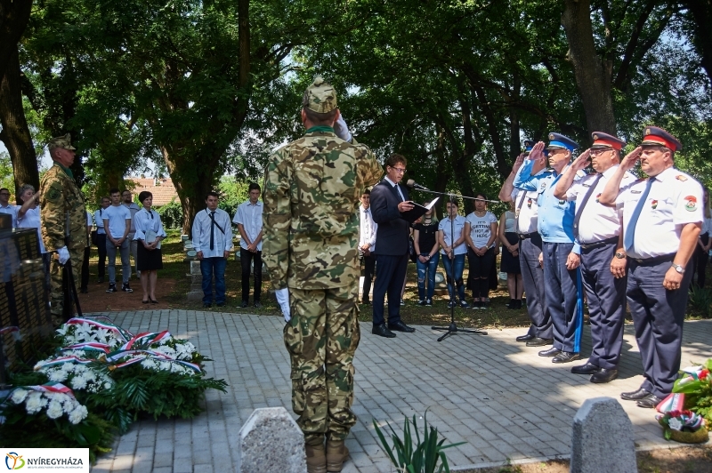 Emlékezés a Hősök Temetőjében - fotó Szarka Lajos
